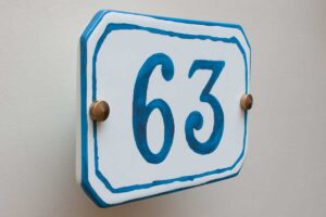 Klassiek Porselein Huisnummerbordje Van De Zijkant