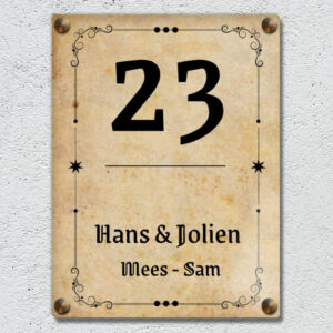 Vintage Naambordje Met Messing Afdekdopjes