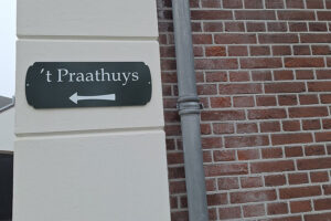 Straatnaambord Met Pijl Klassiek