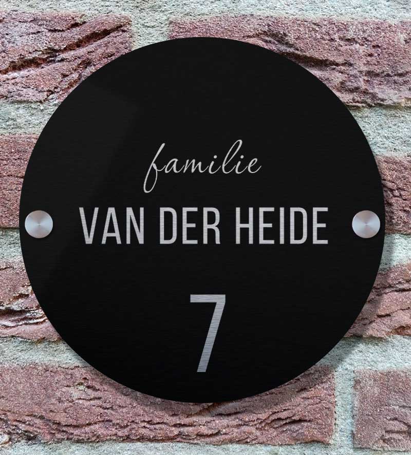Zwart Naambordje Voordeur Rond Rvs Look Met Afstandhouders