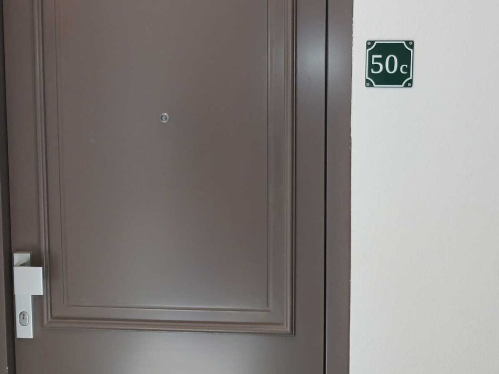 Huisnummerbordjes Appartementencomplex